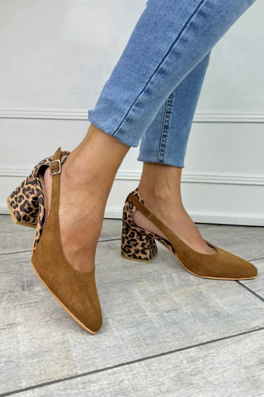 AuraBarcelona™ DECOLLETE SLINGBACK CON TACÓN LEOPARDO