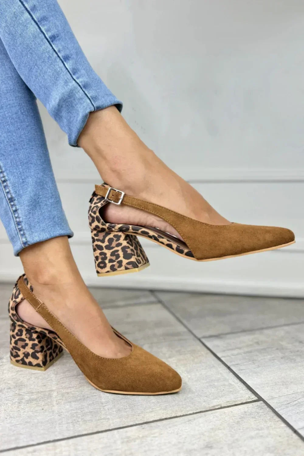 AuraBarcelona™ DECOLLETE SLINGBACK CON TACÓN LEOPARDO
