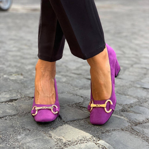 AuraBarcelona™ DECOLLETE ELEGANTE CON DETALLE DORADO