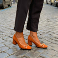 AuraBarcelona™ DECOLLETE ELEGANTE CON DETALLE DORADO