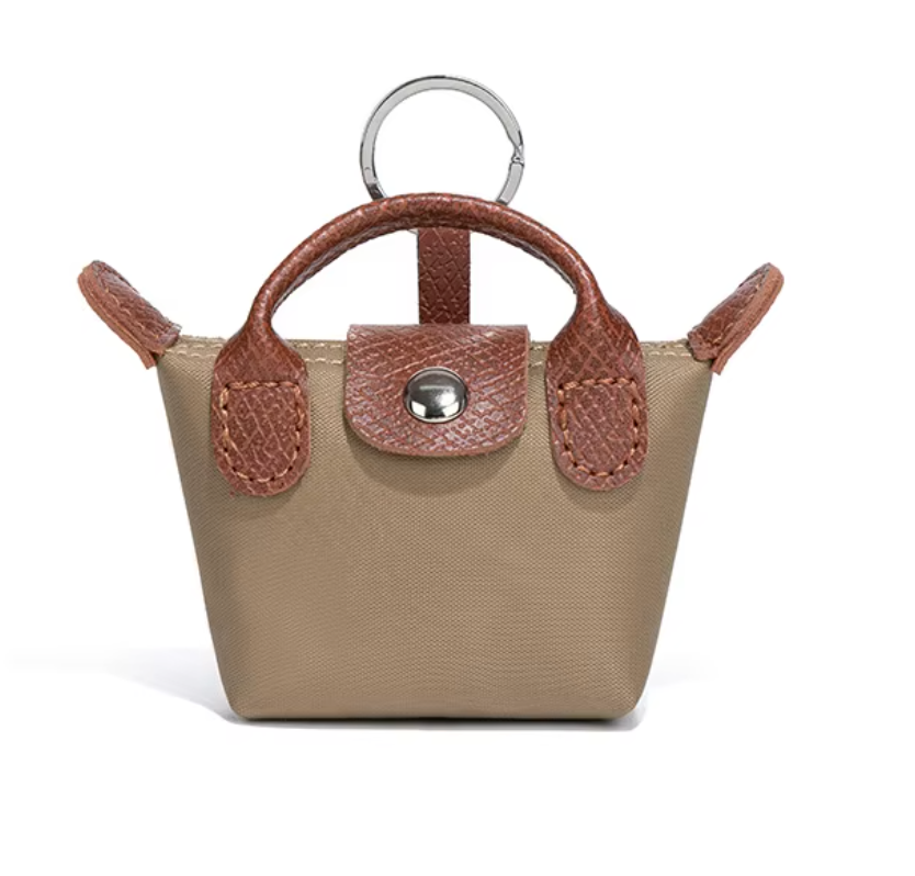 AuraBarcelona™ Mini Bolso 3 en 1: Llavero, Funda para AirPods y Charm para Labial