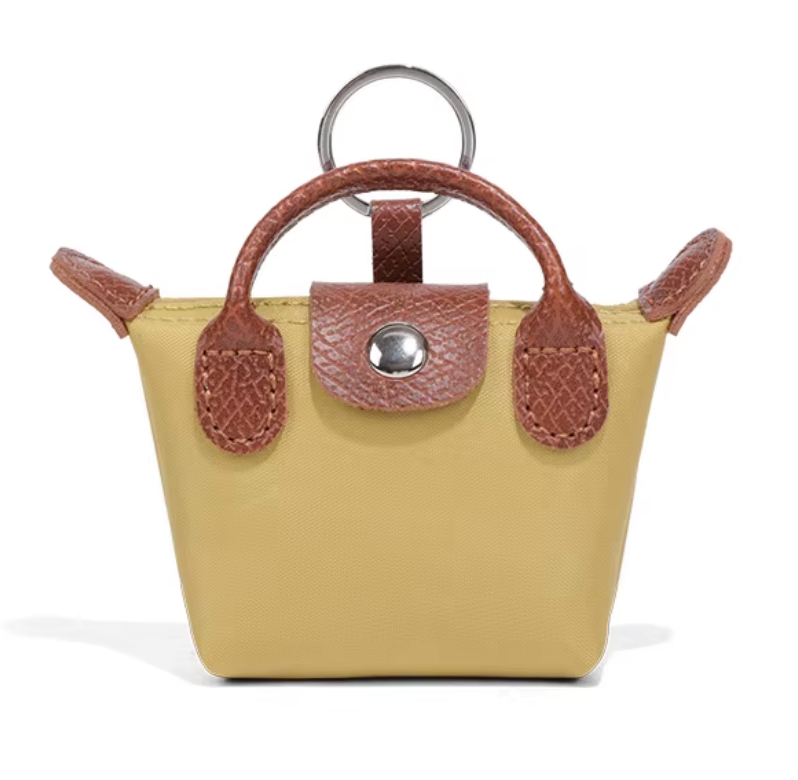AuraBarcelona™ Mini Bolso 3 en 1: Llavero, Funda para AirPods y Charm para Labial