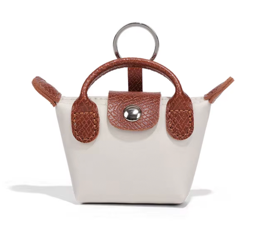 AuraBarcelona™ Mini Bolso 3 en 1: Llavero, Funda para AirPods y Charm para Labial